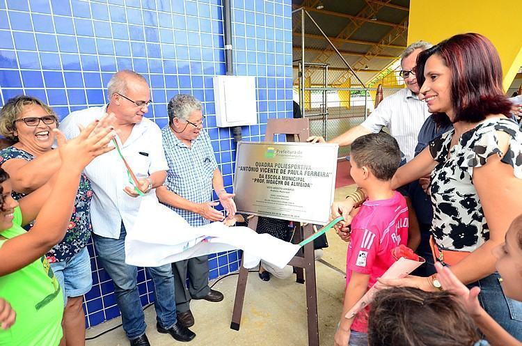 Placa em homenagem a Antônio Vicente de Paula Ferreira. (Foto: PortalR3)