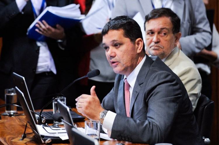  Ricardo Ferraço, autor do projeto: “Não tem cabimento alguém comprar uma passagem e não ter chance de transferir para um terceiro”. (Foto: Edilson Rodrigues/Agência Senado)