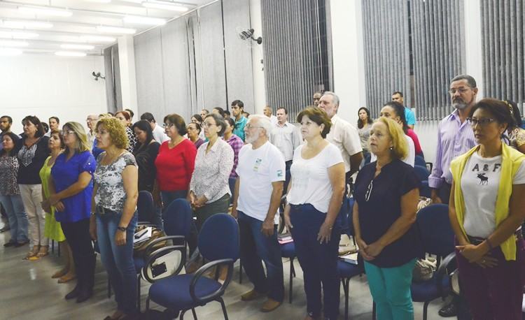 Participantes do 1º Simpósio em Pindamonhangaba. (Foto: PortalR3)