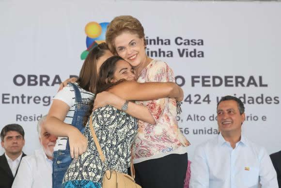 Dilma entrega unidades em Feira de Santana e, simultaneamente, em outros estados. (Foto: Roberto Stuckert Filho/PR)