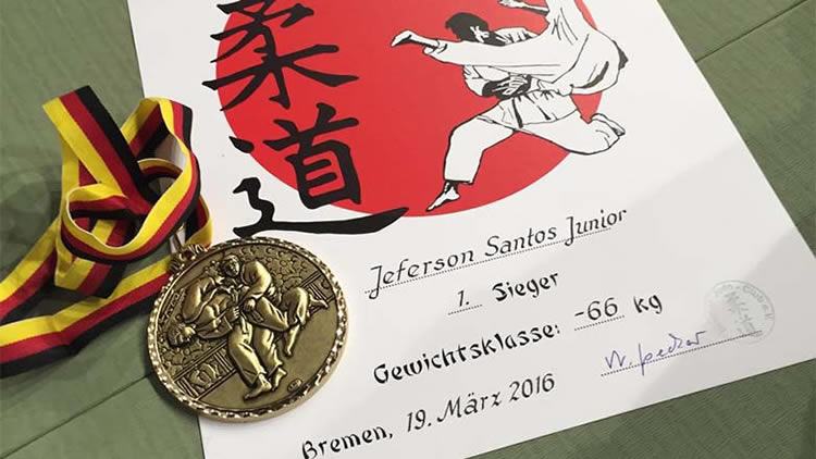 Jeferson Luiz Júnior foi o campeão da categoria até 66kg do International Masters, realizado em Bremen, repetindo o título do ano passado. (Foto: Divulgação/PMSJC)