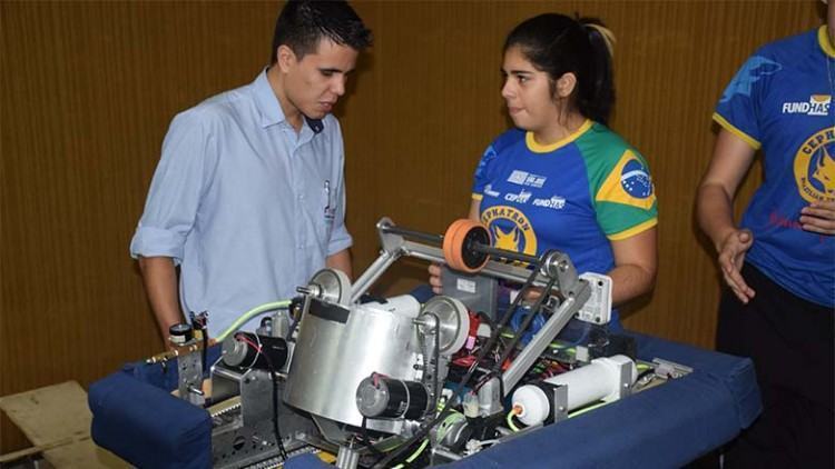 Robô TCS11 foi desenvolvido por u m time composto por 50 alunos do Cephas dos cursos de administração, eletrônica, mecânica e química. (Foto: Divulgação)