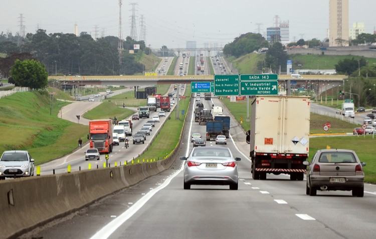 Concessionária realiza campanha de segurança para os usuários da via Dutra. (Foto: PortalR3)