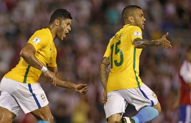 Daniel Alves comemora gol de empate. (Foto: Rafael Ribeiro/CBF)