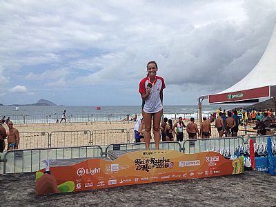 Renata Garcia de Melo no pódio da 1ªetapa da competição, realizada no Rio de Janeiro. (Foto: divulgação)