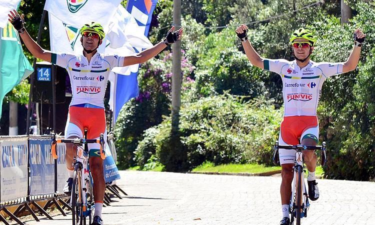 Murilo e Kleber na chegada em São Francisco de Paula. (Foto: Luis Claudio Antunes/PortalR3)