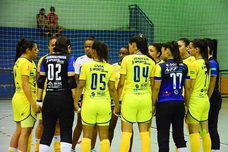 Meninas concentradas em busca da segunda vitória. (Foto: Alex Santos)