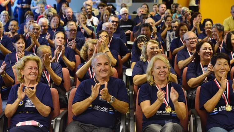 No evento, o chefe do executivo parabenizou os atletas pelo título e destacou a atenção que a Prefeitura dispensa ao esporte comunitário. (Foto: Claudio Capucho/PMSJC)