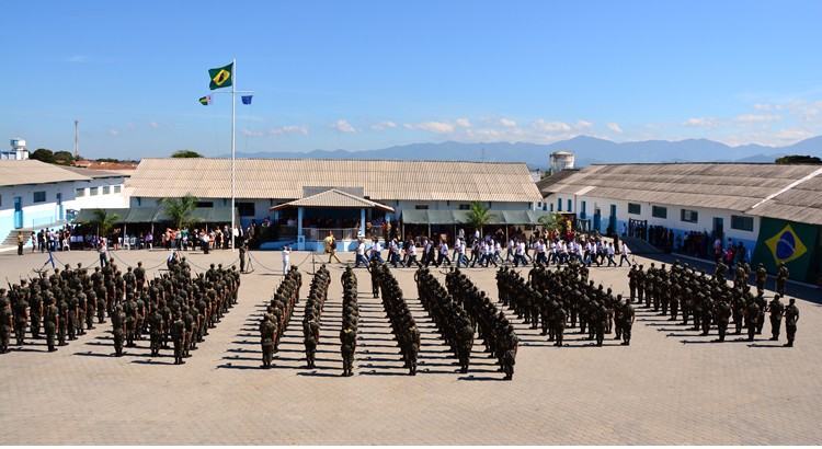 Formatura dos 70 anos aconteceu no pátio interno no Batalhão. (Foto: Alex Santos/PortalR3)