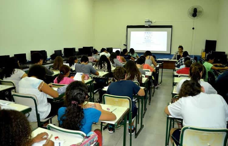 Alunos fazem prova sobre conhecimento astronômico e ciências (Foto: Beatriz Rego/PMSS) 