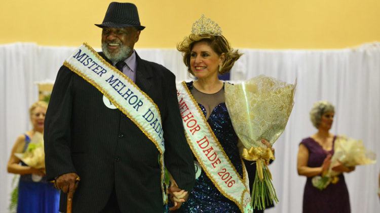 O casal vencedor foi Odete Aparecida de Faria, 63 anos, e Rubens Campolino, 61 anos, assíduos frequentadores da sede do evento. (Foto: Claudio Capucho/PMSJC)