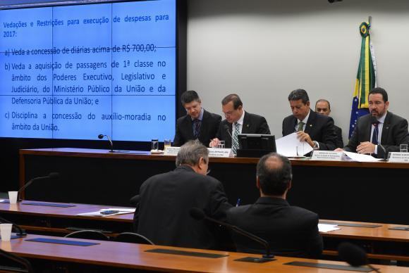 O ministro interino do Planejamento, Dyogo Oliveira, participou hoje de audiência pública na Comissão Mista de Orçamento sobre o projeto da Lei de Diretrizes Orçamentárias de 2017. (Foto: Antonio Cruz/ Agência Brasil)