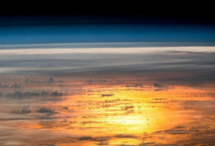  Pôr-do-sol, fotografado da Estação Espacial Internacional (ISS). (Foto: Nasa)