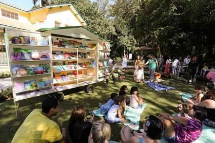 A Biblioteca ao Ar Livre, uma biblioteca itinerante repleta de livros de 2 a 18 anos, estará aberta ao público de terça à sexta-feira (de 12 à 22/07) das 14 às 17h. (Foto: Divulgação)