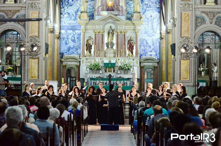 Coro da Osesp durante apresentação, também na Igreja Matriz, em 2015. (Foto: Luis Claudio Antunes/PortalR3)