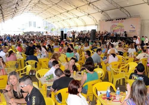 . Além da gastronomia, o evento prevê até domingo (17/7), uma extensa programação cultural com o intuito de valorizar, preservar e promover a cultura caiçara.. (Foto: JC Curtis/Fundacc)