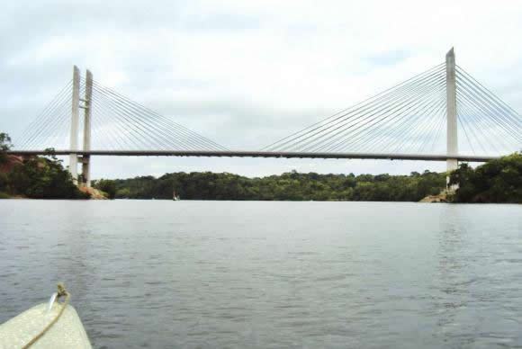 Oiapoque - O governo do Amapá espera poder inaugurar a ponte que liga a cidade de Oiapoque, no norte do estado, a St. Georges, na Guiana Francesa. (Foto Divulgação Ministério das Cidades)