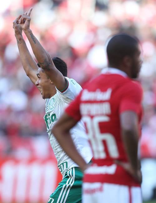 O jovem Erik comemora o o único gol da partida, que manteve o Palmeiras na liderança. (Foto: Cesar Greco/Agência Palmeiras)
