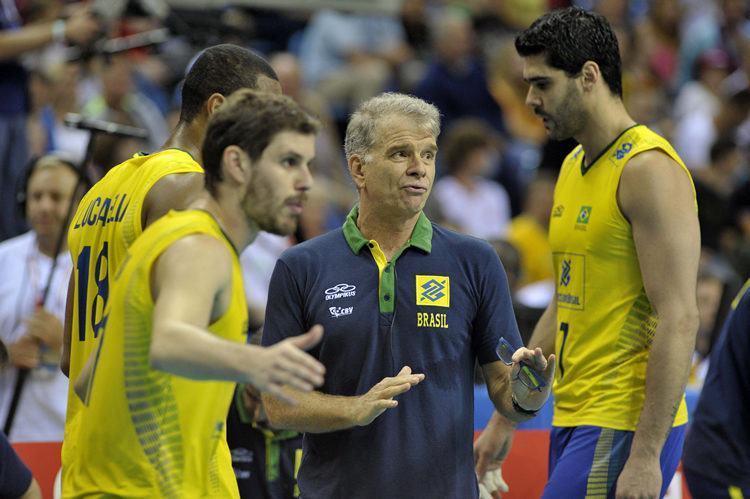 Seleção brasileira não conseguiu manter o bom aproveitamento neste domingo e acabou superada por 3 sets a 0. (Foto: Divulgação/FIVB) 