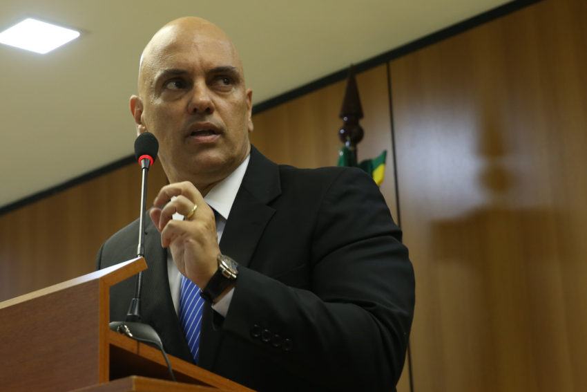 O ministro da Justiça, Alexandre de Moraes, em entrevista à imprensa, fala sobre a operação policial que prendeu, um grupo suspeito de planejar atos terroristas a 15 dias da Rio 2016 (José Cruz/Agência Brasil)