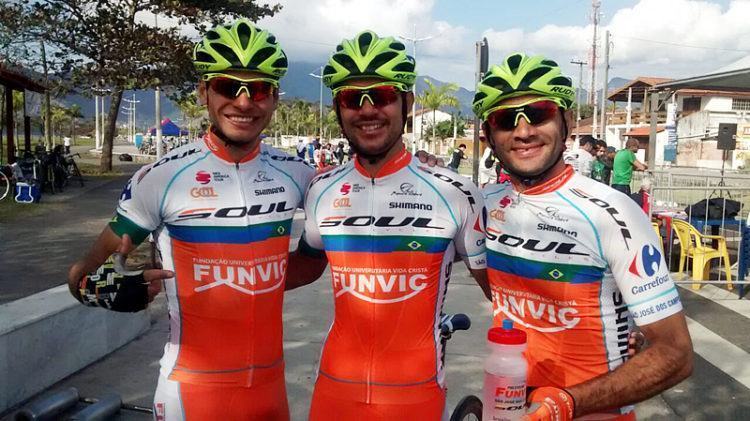 Trio masculino de SJC ficou com ouro na Velocidade Olímpica. (Foto: Ciclismo SJC)