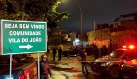 Agentes da Força Nacional foram feridos a tiros na Vila do João, localidade do Complexo da Maré, zona norte do Rio de Janeiro. (Foto: Vladimir Platonow/Agência Brasil)