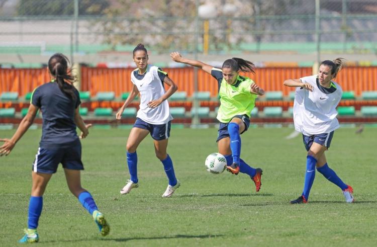 Marta no domínio de bola em treino de ontem, para o jogo decisivo desta terça-feira, dia 16. (Créditos: Ricardo Stuckert/CBF)