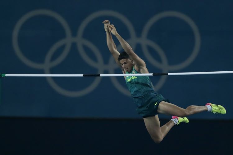 Thiago Braz ganha a medalha de ouro na prova do salto com vara. (Foto:Alexandre Loureiro/Exemplus/COB)