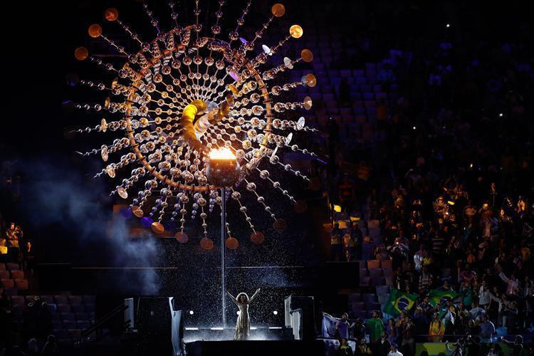 Momento do apagar da chama olímpica no Rio. (Foto: Fernando Frazão/Agência Brasil)