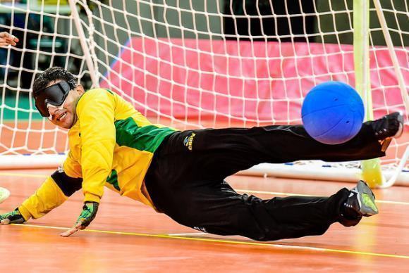 Atleta paralímpico treina para disputar o goalball. (Foto: Divulgação/CPB)