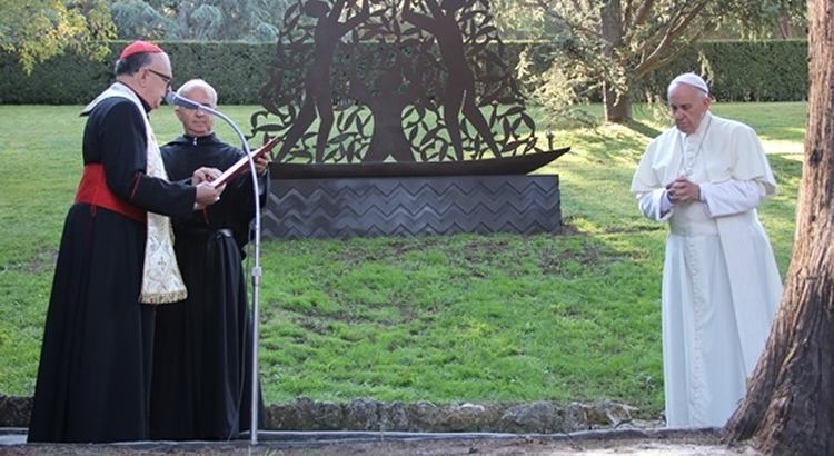 Participaram da inauguração o Arcebispo de Aparecida, Cardeal do Raymundo Damasceno Assis, o Reitor do Santuário Nacional, padre João Batista de Almeida, C.Ss.R., o Administrador-ecônomo do Santuário Nacional, padre Daniel Antônio da Silva, C.Ss.R., Cardeal Giuseppe Bertello, Presidente do Governadorato do Vaticano, Denis Fontes de Souza Pinto, o Embaixador do Brasil no Vaticano, Dom Murilo Krieger, Arcebispo de Salvador e vice-presidente da CNBB, Dom João Braz de Aviz, Prefeito da Congregação para os Institutos de Vida Consagrada, cerca de outros 10 Bispos e 15 padres, além de outros 200 convidados. (Foto: divulgação)