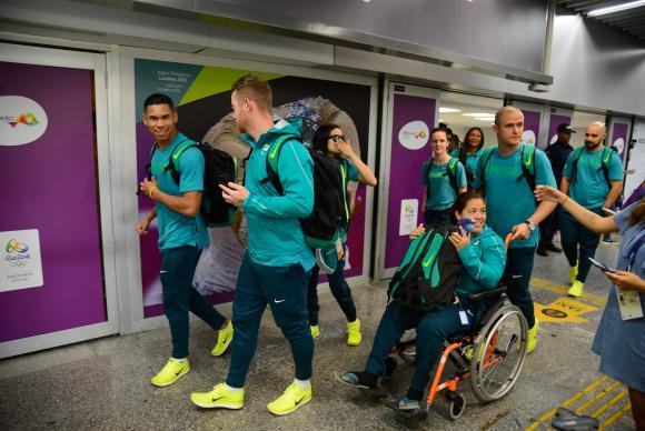 Atletas brasileiros paralímpicos desembarcam no Aeroporto Internacional Tom Jobim/RioGaleão. (Foto: Tomaz Silva/Agência Brasil)