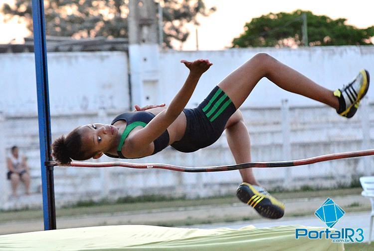 Jamile durante treino de salto em altura. (Foto: Luis Claudio Antunes/PortalR3)