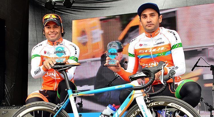 Roberto Silva (dir.) e Chamorro, ficaram com o primeiro e segundo lugar, respectivamente. (Foto: Luis Claudio Antunes/Bike76)