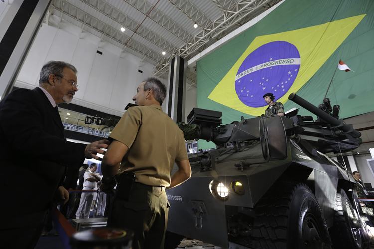  O ministro da Defesa, Raul Jungmann, participa da abertura da 4ª Mostra BID Brasil, evento da indústria de defesa brasileira (Fabio Rodrigues Pozzebom/Agência Brasil)
