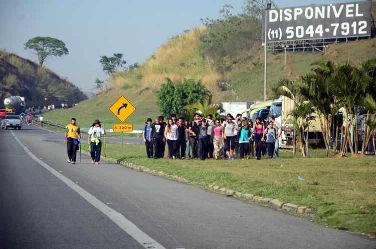 Concessionária orienta romeiros a utilizar a nova Rota da Luz SP, um caminho mais seguro para a manifestação de fé. (Foto: PortalR3) 