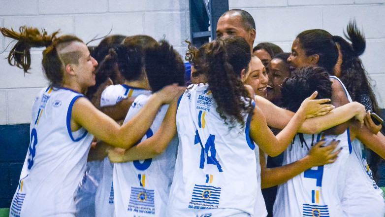 A equipe sub-15 derrotou Barretos na final por 68 a 55. (Foto: Arthur Marega Filho/São José Desportivo) 