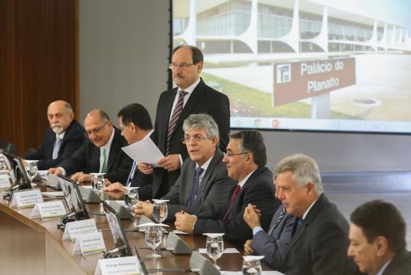 Governadores se reúnem com o presidente Michel Temer, no Palácio do Planalto. (Foto: Valter Campanato/Agência Brasil)