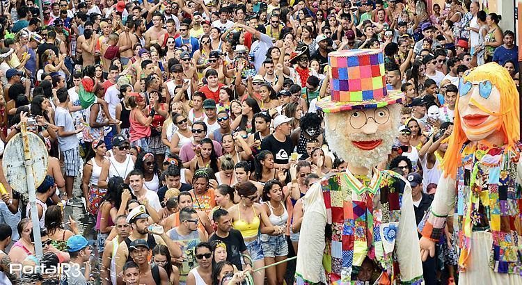 Foliões curtindo o carnaval 2016 em Pindamonhangaba. (Foto: Alex Santos/PortalR3)