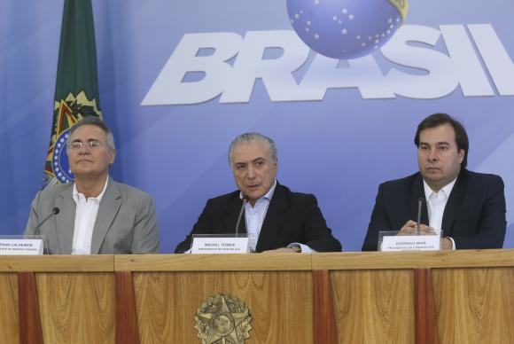 Os presidentes da República, Michel Temer, do Senado, Renan Calheiros, e da Câmara, Rodrigo Maia, durante coletiva de imprensa no Palácio do Planalto (Antonio Cruz/Agência Brasil)Antonio Cruz/Agência Brasil