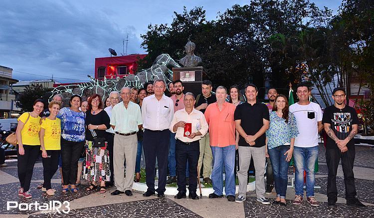 Cerimônia aconteceu na praça Monsenhor Marcondes e contou com a presença de vários convidados. (Foto: Luis Claudio Antunes/PortalR3)