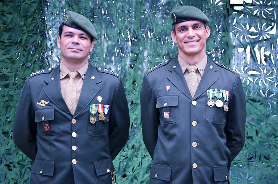 Major Vicente (esq.), novo comandante ao lado do ex-comandante, major Paiva.(Foto: Alex Santos/PortalR3)
