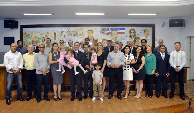 Equipe da nova administração municipal de Guaratinguetá. (Foto: divulgação)