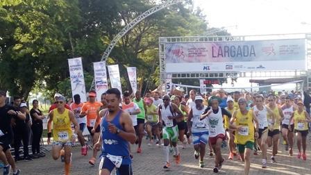 Corrida tradicional de fim de ano movimentou atletas para a chegada de 2017. (Foto: Ana Amélia Andrade)