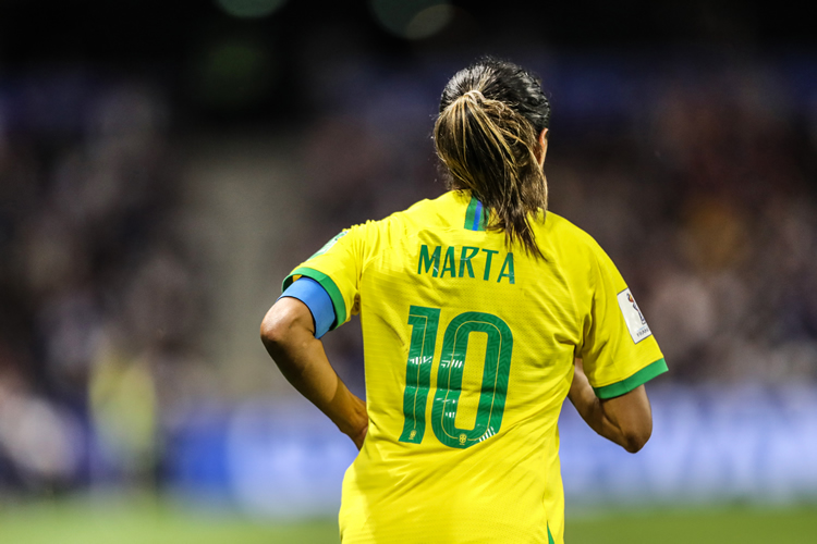 Marta durante a partida contra a França