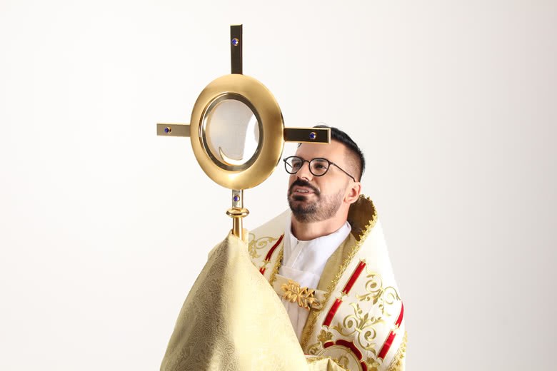 Padre Rodrigo Natal lança livro sobre o “Cerco de Jericó” - PortalR3 • Criando Opiniões Padre Rodrigo Natal lança livro sobre o “Cerco de Jericó” - PortalR3 • Criando Opiniões