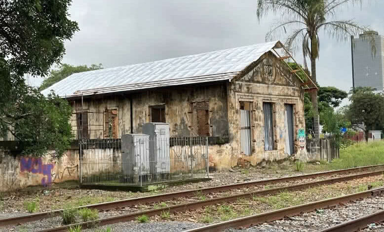 Restauro da casa na Estação da EFCB em Pinda