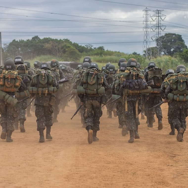 Exército Brasileiro - Durante as instruções no campo, todo soldado