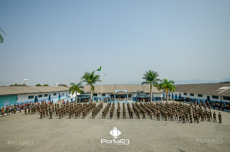 Dia do Exército é marcado por solenidade e desfile de tropa em Brasília •  PortalR3 • Criando Opiniões