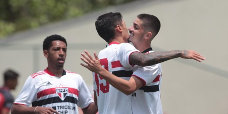 Sub-11 e Sub-13 goleiam e avançam para as oitavas do Campeonato Paulista -  SPFC